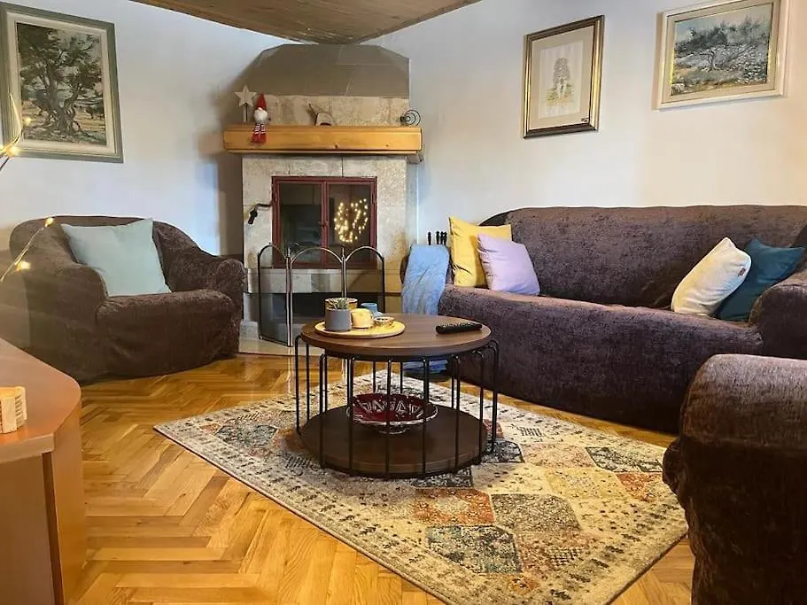Apartman Cottage House Brest Buzet Holiday home